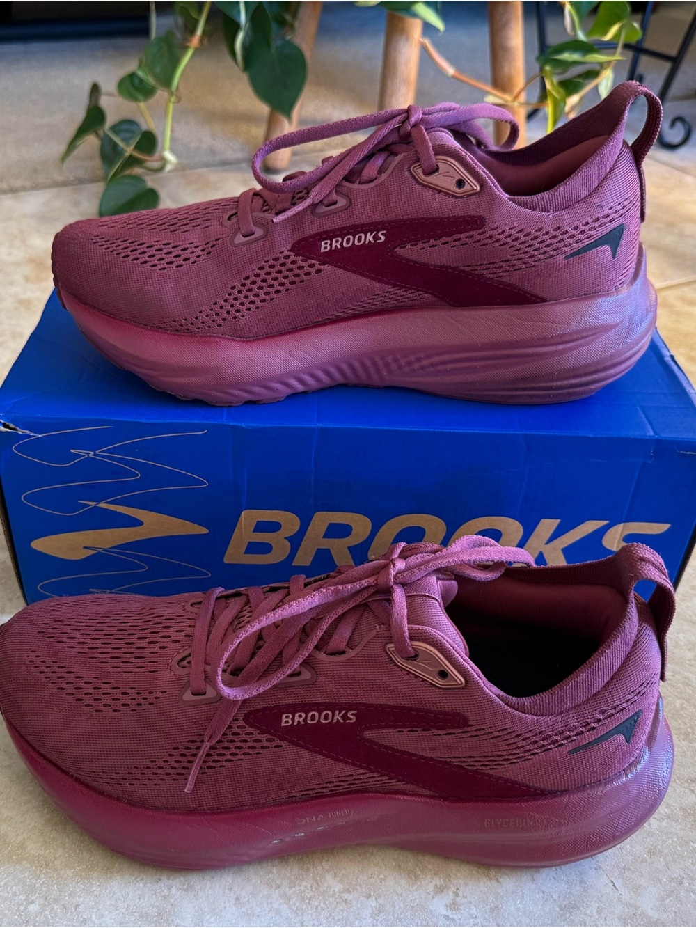 Brooks Glycerin 22 Berry Burgundy Running Shoes - Size 9 ($165 Retail)